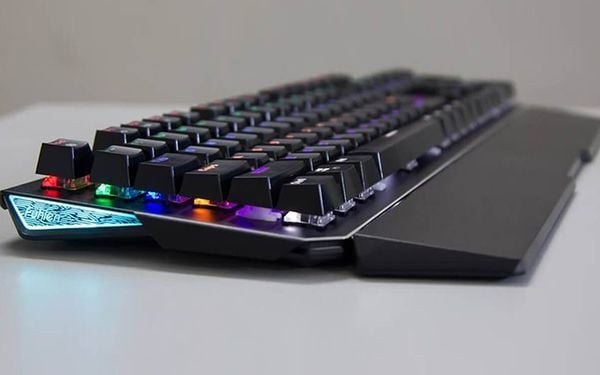Fuhlen Destroyer sở hữu thiết kế full-size 104 phím với layout chuẩn
