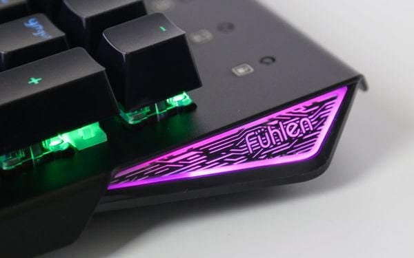 Bàn phím gaming Fuhlen Destroyer sử dụng kết nối USB 2.0 phổ biến
