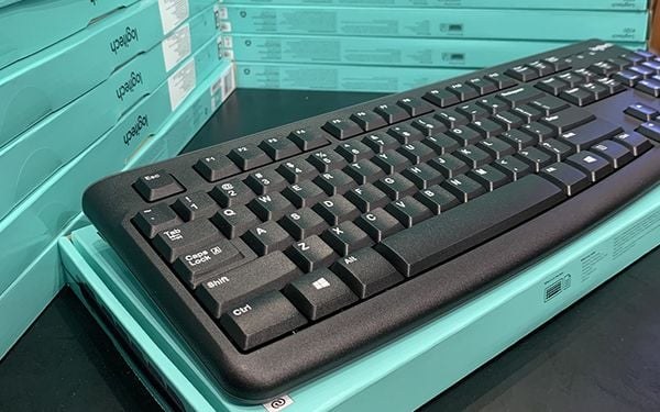 Bàn phím Fuhlen L411 được trang bị tính năng chống nước thông minh với lỗ thoát nước