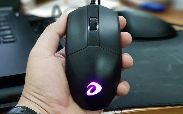 Chuột Dare-U LM130S RGB Gaming (Đen) có hiệu ứng đèn LED hấp dẫn