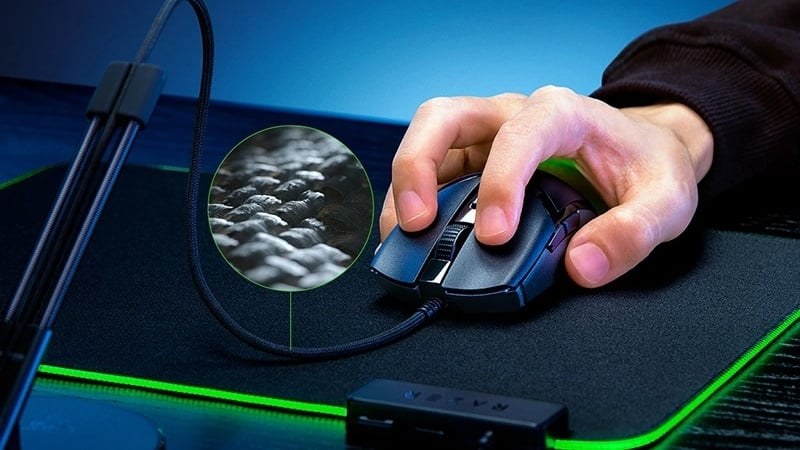 Chuột gaming Razer Cobra sử dụng kết nối USB có dây, đảm bảo kết nối ổn định