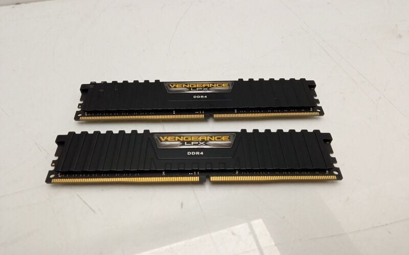 Với điện áp thấp 1.2V, RAM PC Corsair Vengeance 8GB DDR4 3200MHz LPX Tản Nhiệt tiết kiệm điện năng tiêu thụ