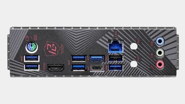 Tốc độ vượt trội với 4 khe M.2, PCIe 5.0 x16 và kết nối mạng 2.5 Gigabit LAN.