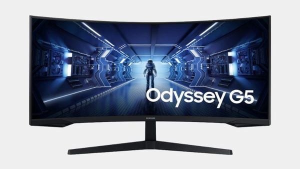 Màn hình cong 34 inch WQHD mang đến trải nghiệm sống động và bao quát.