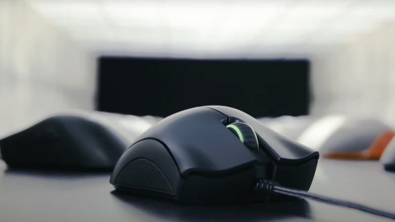 Chuột Razer DeathAdder Essential được trang bị cảm biến quang học lên đến 6400 DPI