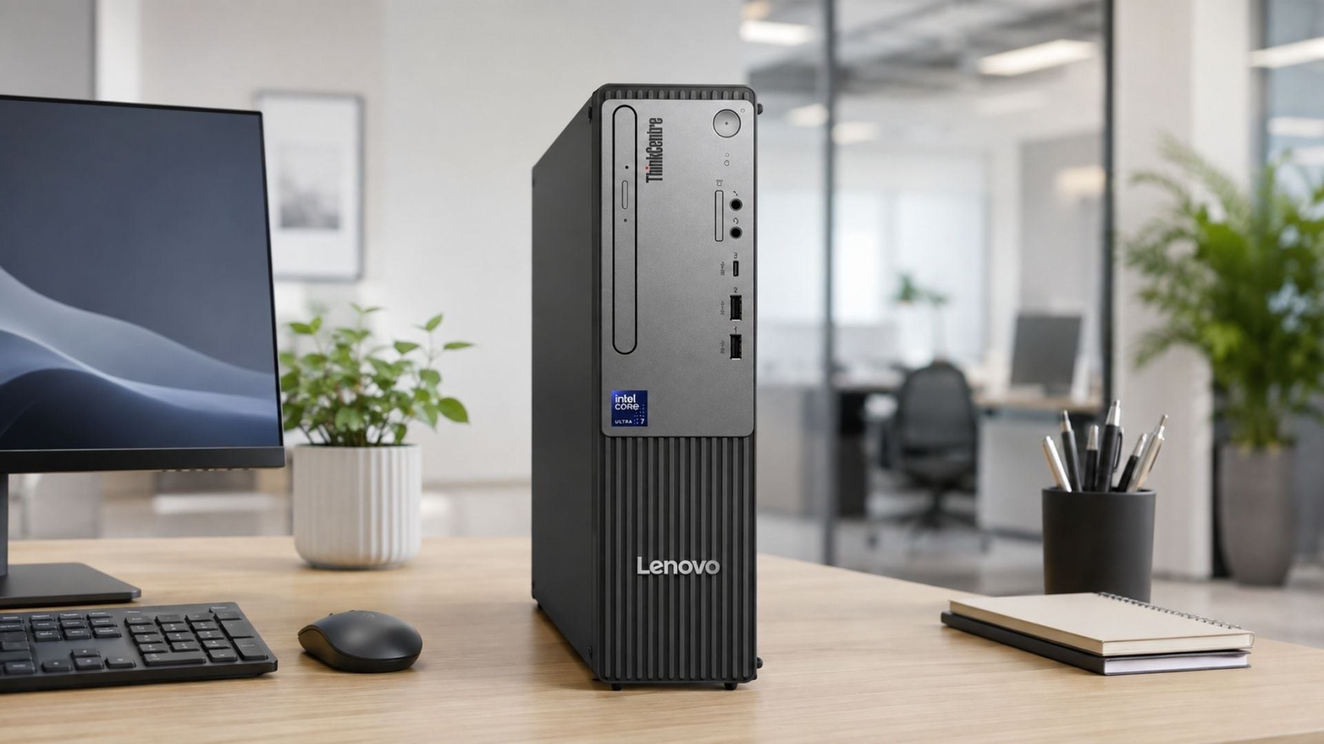 Sở hữu thiết kế Small Form Factor cùng tông màu Raven Black sang trọng, ThinkCentre Neo 50s Gen 6 dễ dàng bố trí tại bàn làm việc